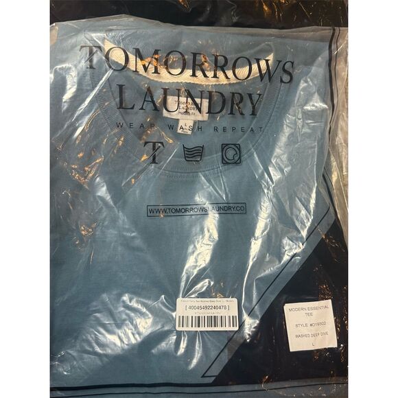 Large Modern essential tee  tomorrows laundry. wash deep dive - Picture 1 of 6